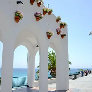 las-flores-de-burriana-nerja.1costadelsol.com/